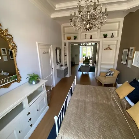 Downtown Apartment *